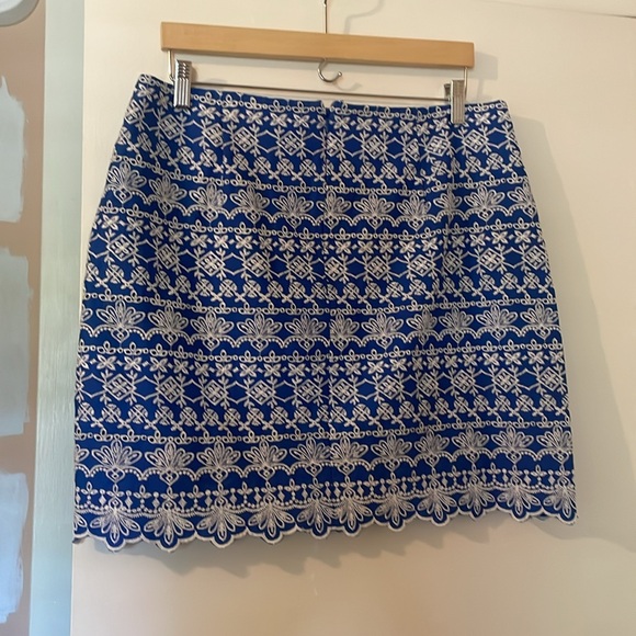 LOFT blue mini skit with white embroidery. Size 12 - Picture 4 of 7